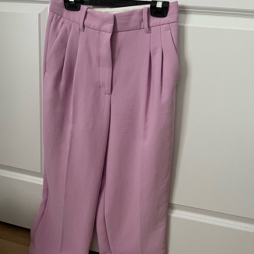 Aritzia effortless crop size 4